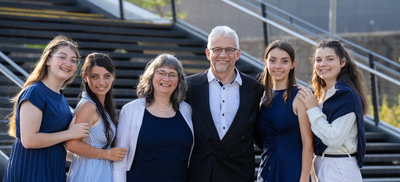 Burkhard Tienken mit dem Team von Adler Immobilien Service in Lüdenscheid